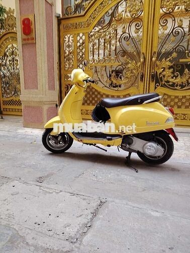 Piaggio Vespa màu Vàng