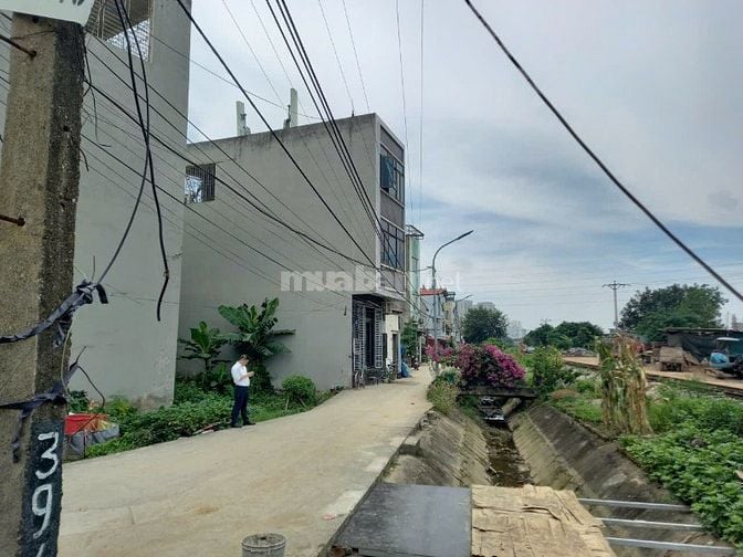 Cho thuê nhà 3 tầng 120m2 tại La Tinh, Đông La, Hoài Đức, HN. 6.5 tr