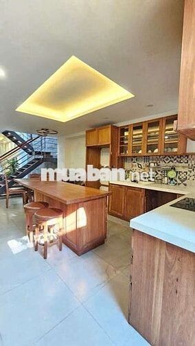 Bán nhà 3 lầu+sân thượng ngay chợ mặt tiền đường nhựa kinh doanh tốt