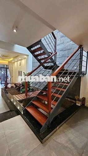 Bán nhà 3 lầu+sân thượng ngay chợ mặt tiền đường nhựa kinh doanh tốt