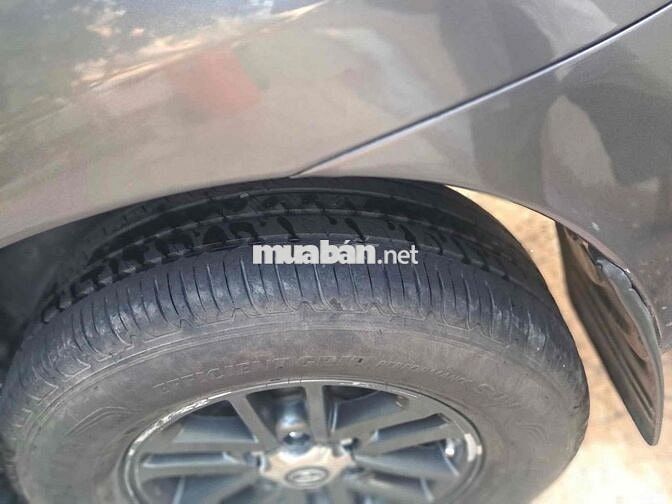 Toyota Fortuner 2013 1 cầu 140000 km Xám
