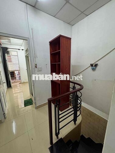 Cho thuê nhà . hẻm 198/ P2 Q8. DT 3x8 .1 lầu .2 P .2 wc 2 máy lạnh
