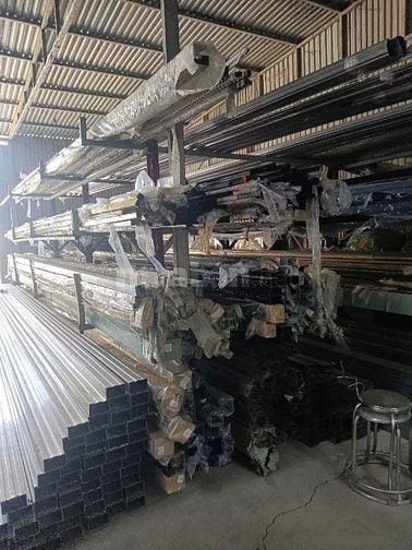 Nhân viên đóng + giao hàng Nam Nữ: 02 người