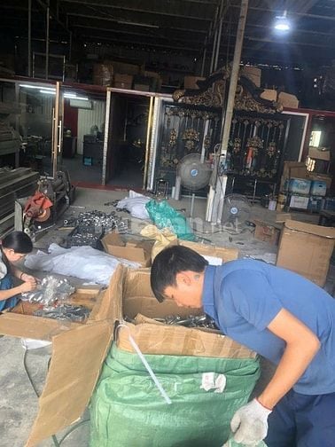 Nhân viên đóng + giao hàng Nam Nữ: 02 người