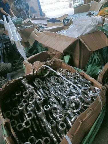 Nhân viên đóng + giao hàng Nam Nữ: 02 người