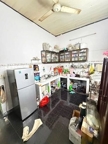 4,5 x 18 nhà cấp 4 , SHR hiện hữu 100mv đất HÀNG VIP ko có căn T2