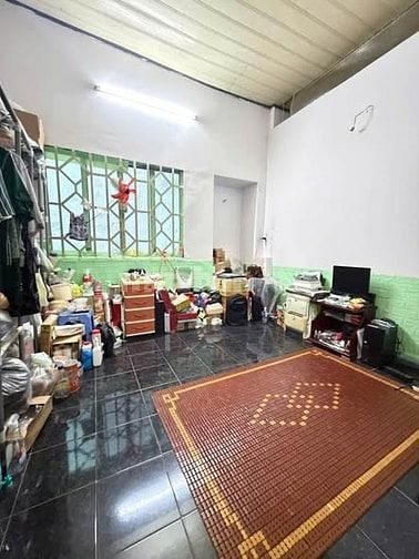 4,5 x 18 nhà cấp 4 , SHR hiện hữu 100mv đất HÀNG VIP ko có căn T2