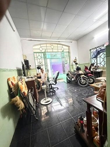 4,5 x 18 nhà cấp 4 , SHR hiện hữu 100mv đất HÀNG VIP ko có căn T2