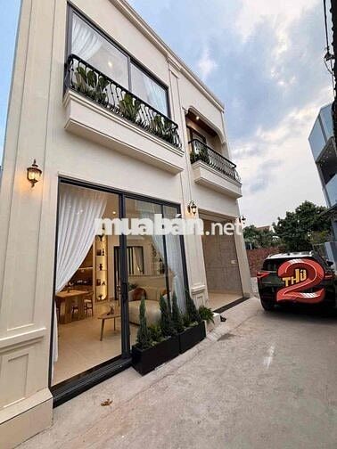 NHÀ FULL NỘI THẤT HẺM PHÙNG CHÍ KIÊN