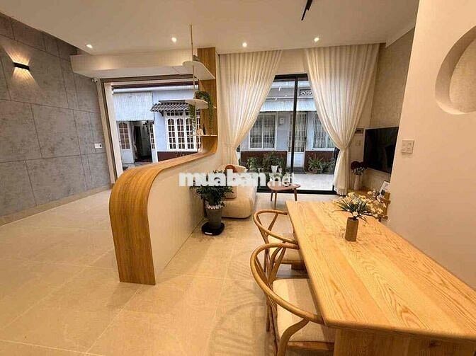 NHÀ FULL NỘI THẤT HẺM PHÙNG CHÍ KIÊN