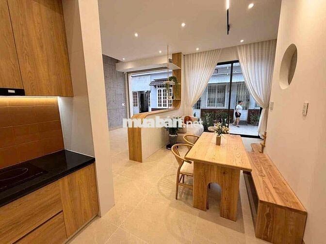 NHÀ FULL NỘI THẤT HẺM PHÙNG CHÍ KIÊN