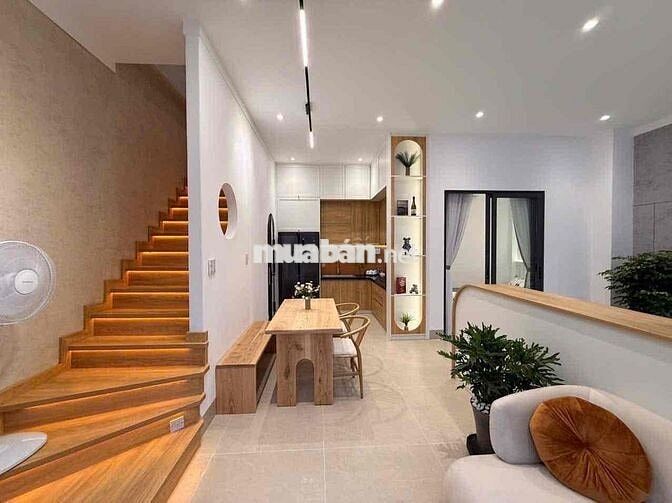 NHÀ FULL NỘI THẤT HẺM PHÙNG CHÍ KIÊN