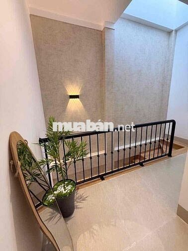 NHÀ FULL NỘI THẤT HẺM PHÙNG CHÍ KIÊN