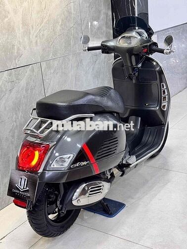 Piaggio Vespa GTS300 Supertech HPE Xám Porsche