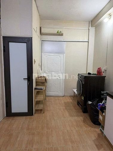 Cho thuê nhà Hàng Bạc, Hoàn Kiếm, 25m2, 3 tầng, 2 phòng ngủ, đủ NT