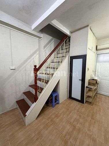 Cho thuê nhà Hàng Bạc, Hoàn Kiếm, 25m2, 3 tầng, 2 phòng ngủ, đủ NT