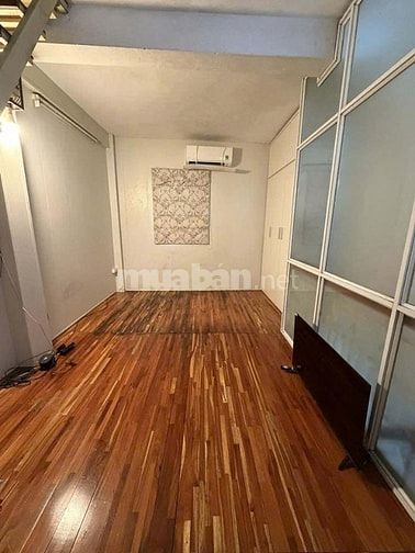Cho thuê nhà Hàng Bạc, Hoàn Kiếm, 25m2, 3 tầng, 2 phòng ngủ, đủ NT