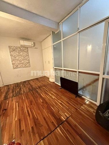 Cho thuê nhà Hàng Bạc, Hoàn Kiếm, 25m2, 3 tầng, 2 phòng ngủ, đủ NT