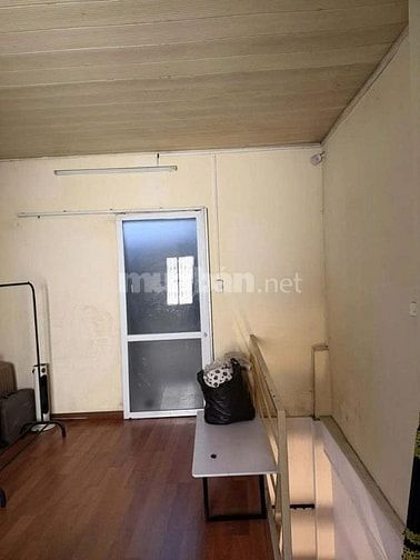 Cho thuê nhà Hàng Bạc, Hoàn Kiếm, 25m2, 3 tầng, 2 phòng ngủ, đủ NT