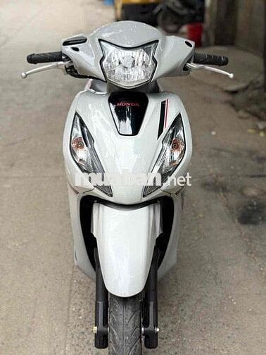 Honda Vision Sport màu Bạc