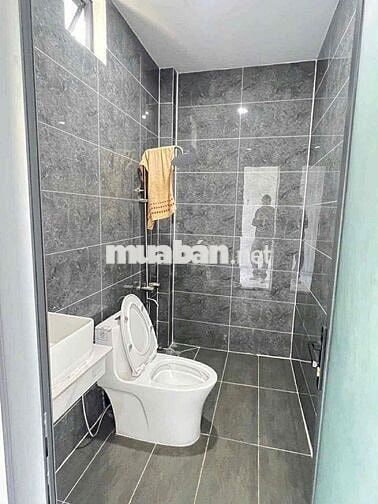 CHO THUÊ NHÀ MỚI 100% 3PHÒNG NGỦ SÂN 2Ô lTÔ HẺM LÊ HỒNG PHONG GẦN CHỢ