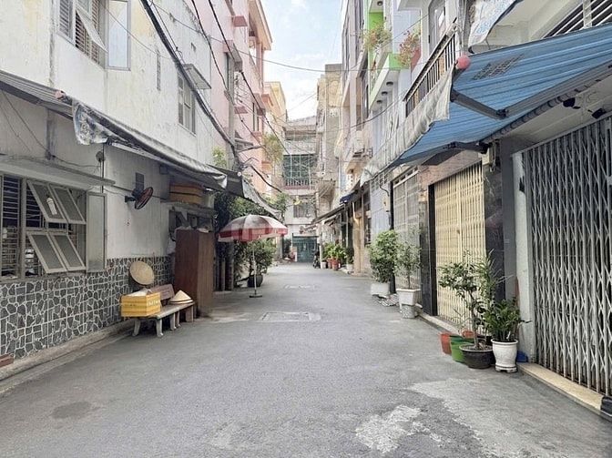 HẺM Ô TÔ 7 CHỖ – HUỲNH VĂN BÁNH, PHÚ NHUẬN 