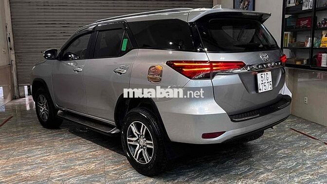 Toyota Fortuner 2.7V 2017 Bạc