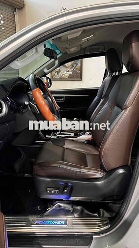 Toyota Fortuner 2.7V 2017 Bạc