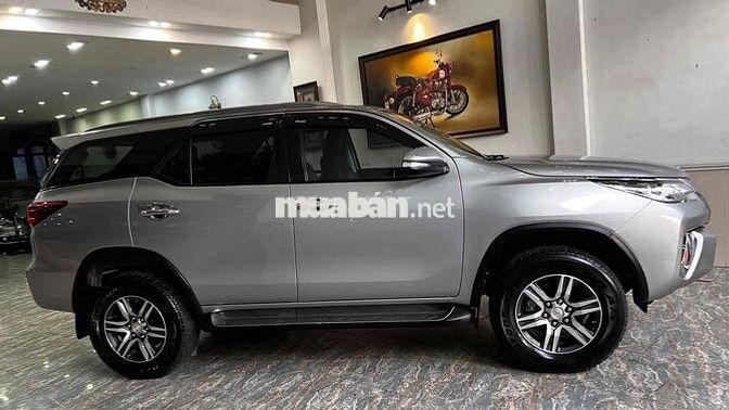 Toyota Fortuner 2.7V 2017 Bạc