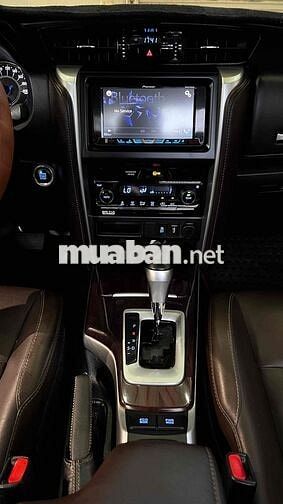 Toyota Fortuner 2.7V 2017 Bạc