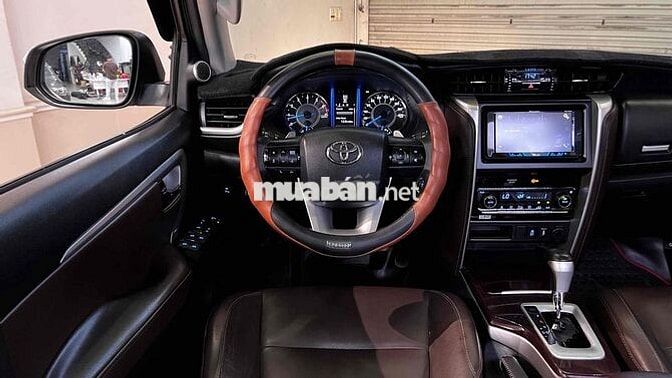 Toyota Fortuner 2.7V 2017 Bạc