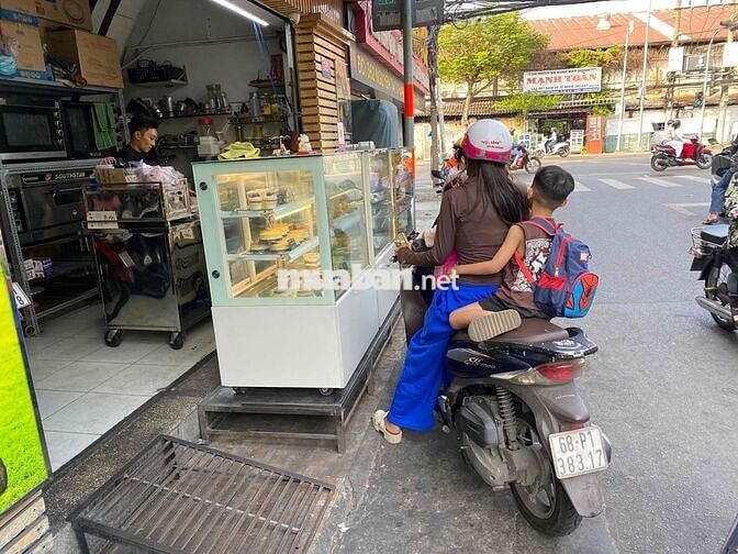 SANG TIỆM BÁNH NGAY TRƯỜNG HỌC CẤP 3 , SÁT TRƯỜNG ĐẠI HỌC