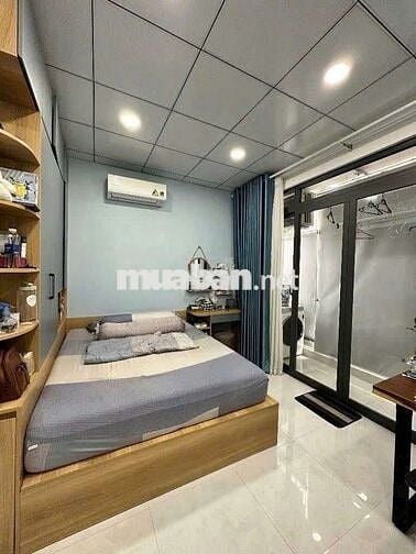 NHÀ ĐẸP Q4- SÁT MẶT TIỀN- 18m2- 2 LAU- CHỈ 2.5 TỶ