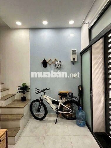 NHÀ ĐẸP Q4- SÁT MẶT TIỀN- 18m2- 2 LAU- CHỈ 2.5 TỶ