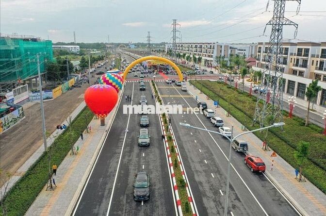 Cần bán nhà 2 lầu MT đường 826E , Long An mới xây giá tốt