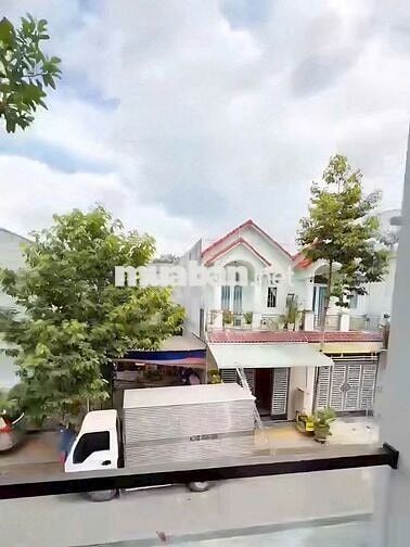 Bán gấp nhà ngay chợ, giá tốt chỉ 2ty750 (thương lượng) SHR