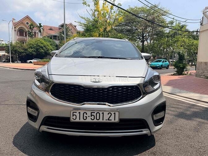 Kia Rondo 2.0 số tự động 7 chỗ sản xuất 2017