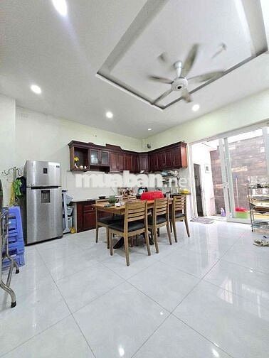 HÀNG NGỘP - NHÀ 3 TẦNG 120m2 SHR - NGAY TTHC DĨ AN - ĐƯỜNG 4 LÀN XE