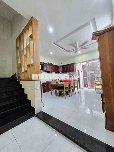 HÀNG NGỘP - NHÀ 3 TẦNG 120m2 SHR - NGAY TTHC DĨ AN - ĐƯỜNG 4 LÀN XE
