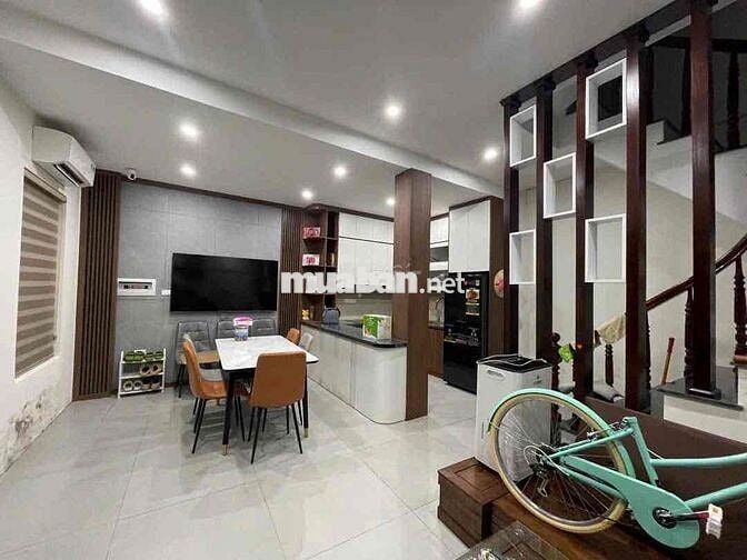 NHÀ PHÂN LÔ - VỈA HÈ - Ô TÔ TRÁNH - 100M RA MẶT PHỐ CHIẾN THẮNG