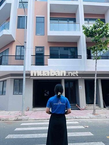 Nhà phố 1 trệt, 3 lầu_ Sổ hồng lâu dài