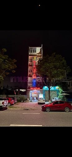 Bán khách sạn mặt tiền biển Nguyễn tất Thành thành phố Đà Nẵng.Đang kd