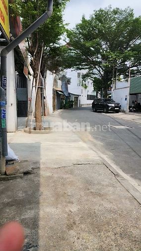 Cần cho thuê kho/xưởng 700m2 giá 35tr, đường xe tải lớn vào tận kho
