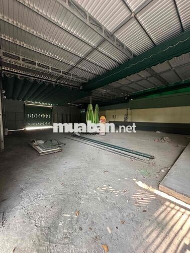 cho thuê kho xưởng 240m2 điẹn 3 pha sẵn . đường lớn .