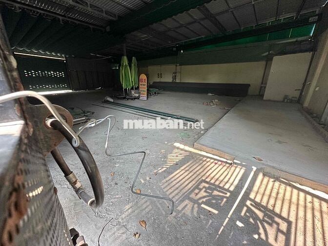 cho thuê kho xưởng 240m2 điẹn 3 pha sẵn . đường lớn .