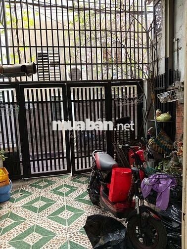 CẦN CHO THUÊ LÂU DÀI CĂN NHÀ NHỎ 4X16M GẦN TRƯỜNG, CHỢ, THÔNG TỨ PHÍA,