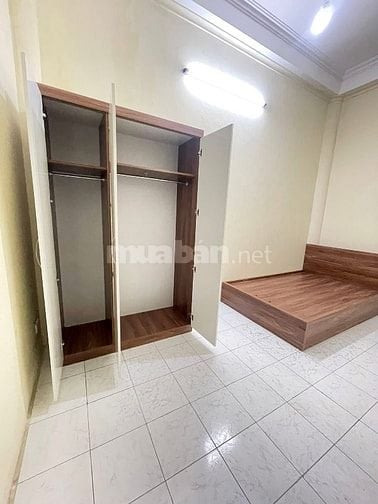 Cc mời thuê Phòng 160 trần Đại Nghĩa Dt 25m2 Vskk 3,99tr oto đỗ cửa.