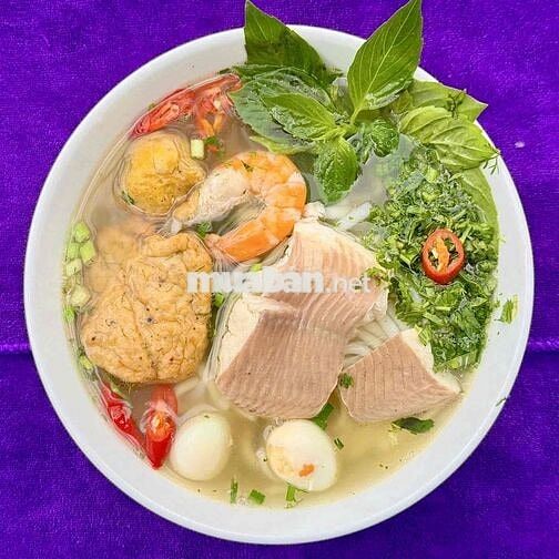 Tuyển 5 nhân viên phục vụ quán bún phở