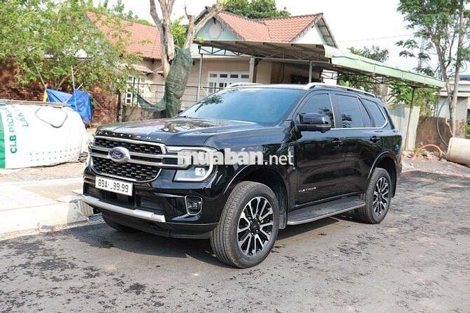Ford Everest 2025 Platinum 1.8 vạn km Đen