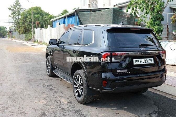 Ford Everest 2025 Platinum 1.8 vạn km Đen